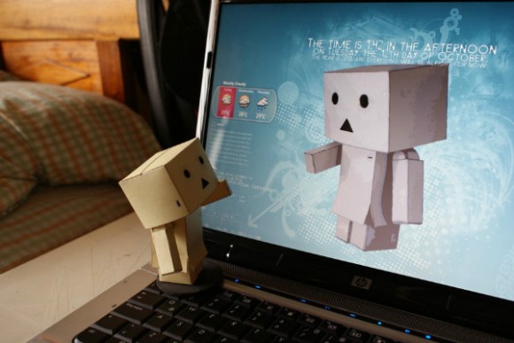 18-Danbo-on-Computer