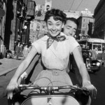 Fotograma de Vacaciones en Roma con la Vespa como protagonista.